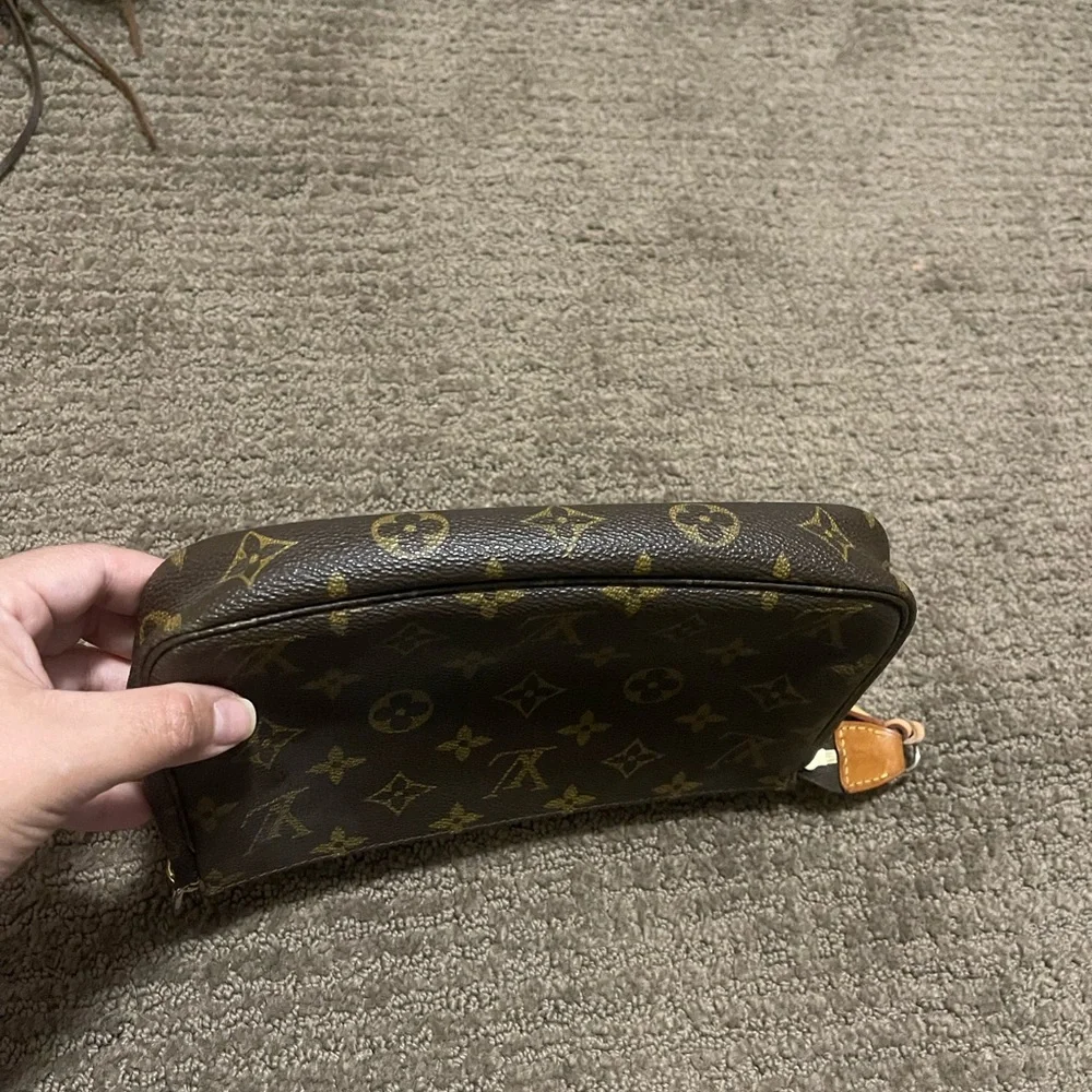Authentic Louis Vuitton bag (used only couple times) - Picture 3 of 10